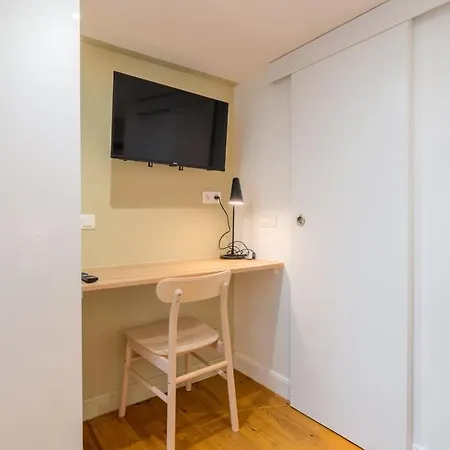 Apartment Charming Renovated And Bright In The Center *