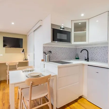 Charming Renovated And Bright In The Center Apartment *