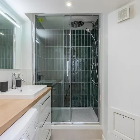 Charming Renovated And Bright In The Center Apartment
