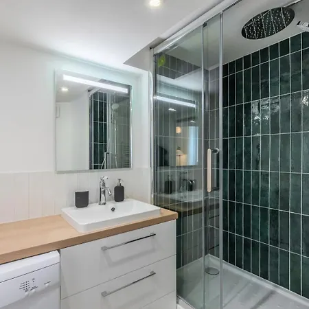 Charming Renovated And Bright In The Center Apartment